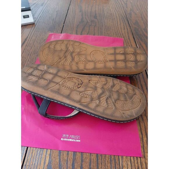 Size 8 Shibever Black Gold Silver Sandals Thong Shoes - Picture 6 of 6